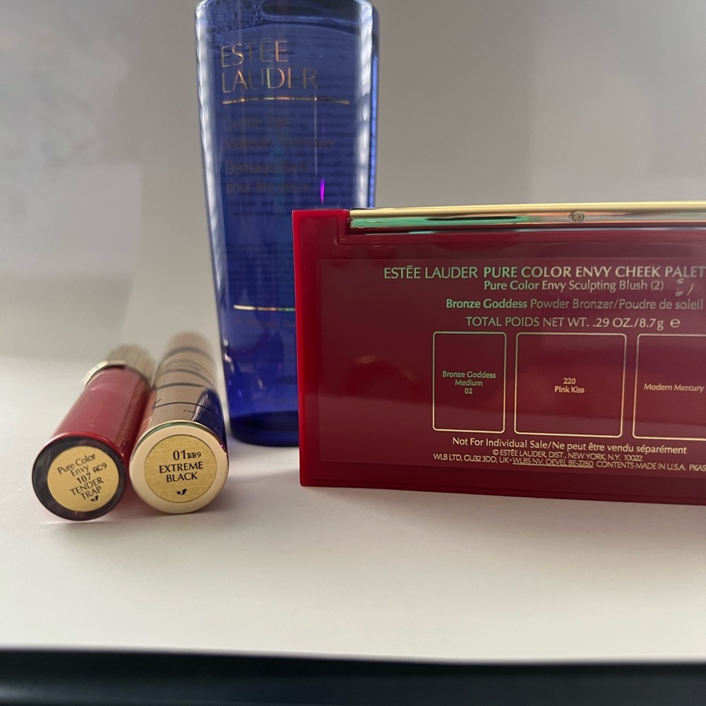 Estée Lauder makeup set - Picture 6 of 7